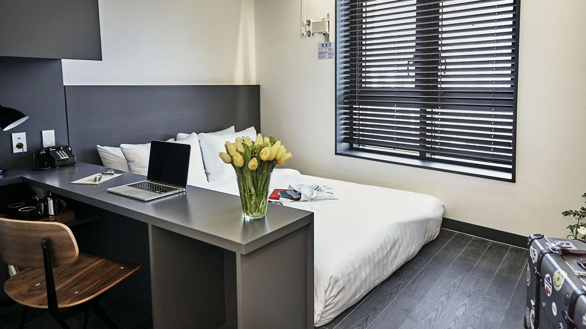 Jongro Makers X Pretty Hotel Seul