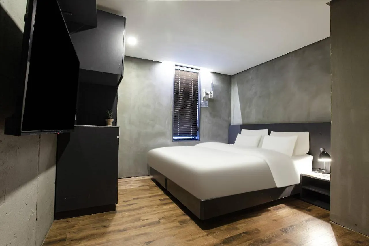 Jongro Makers X Pretty Hotel Seul
