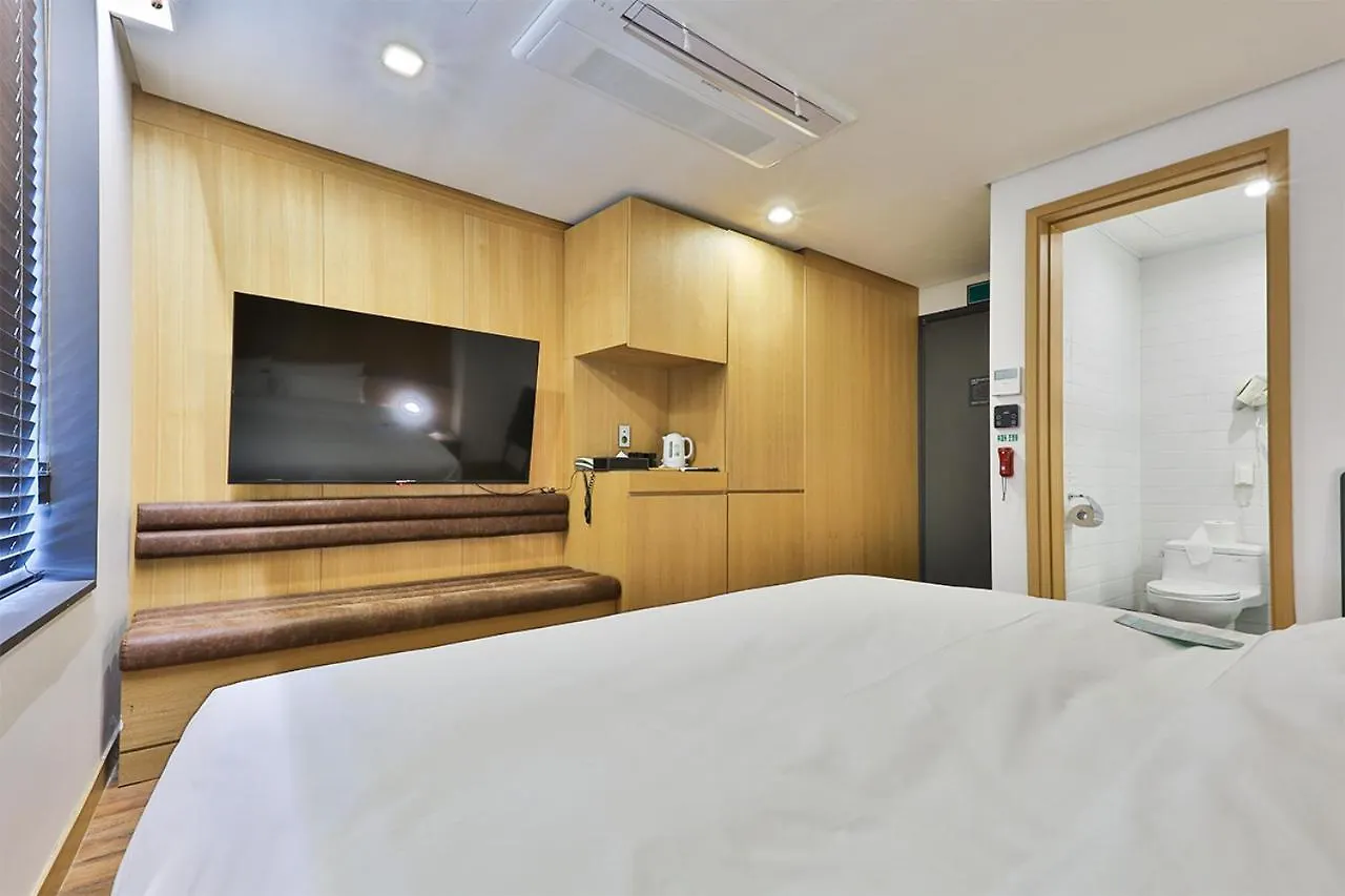 Jongro Makers X Pretty Hotel Seul