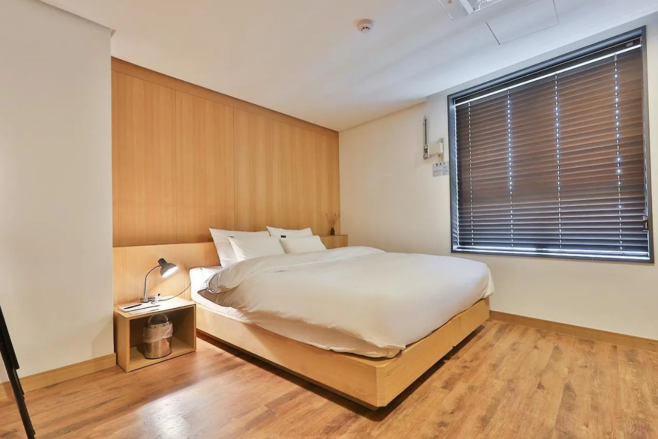 Jongro Makers X Pretty Hotel Seul
